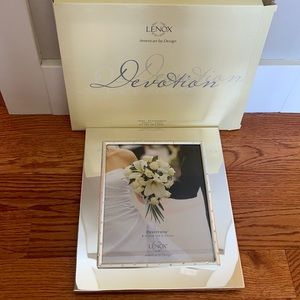 8x10 Lenox Frame “Devotion”